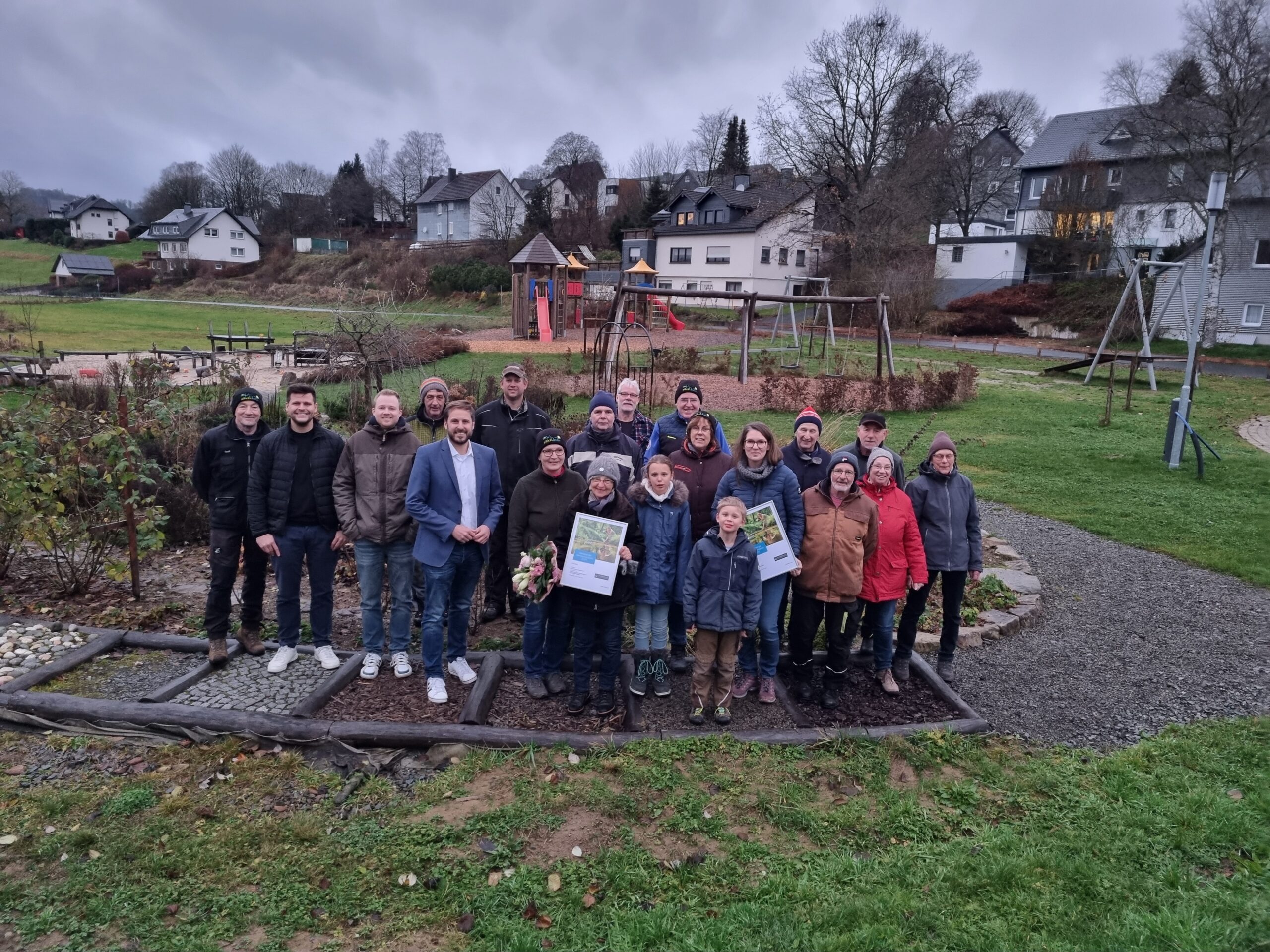 Gruppe von Menschen die den Klimaschutzpreis gewonnen haben