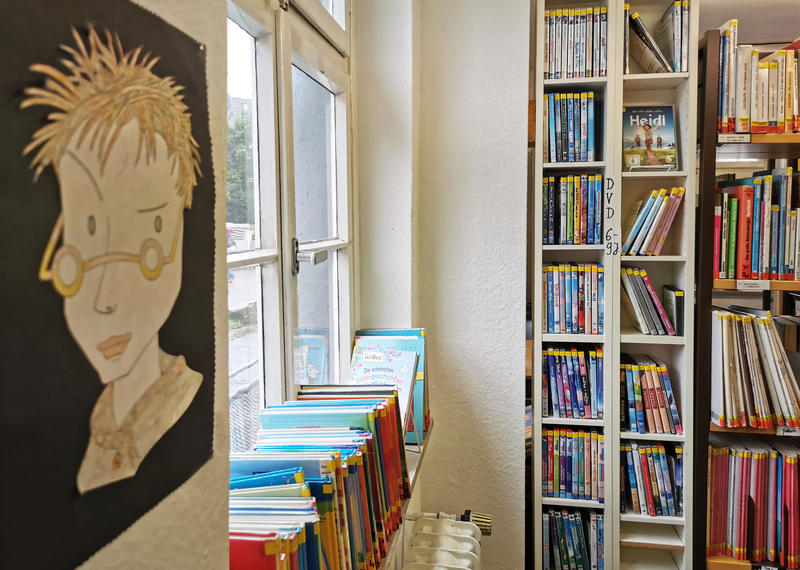 Bücherregal in Gemeindebücherei